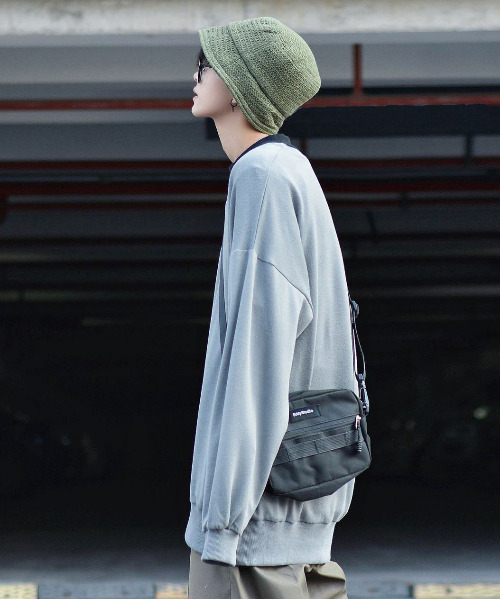 neos（ネオス）の「【neos -addictive design-】ルーズシルエット Vネック ベーシック ニットソー（Tシャツ/カットソー・メンズ・ブラック/グレー/ピンク/モカ・MEDIUM/LARGE）」の15枚目の写真