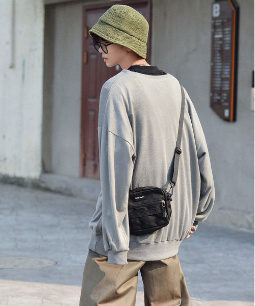 neos（ネオス）の「【neos -addictive design-】ルーズシルエット Vネック ベーシック ニットソー（Tシャツ/カットソー・メンズ・ブラック/グレー/ピンク/モカ・MEDIUM/LARGE）」の16枚目の写真
