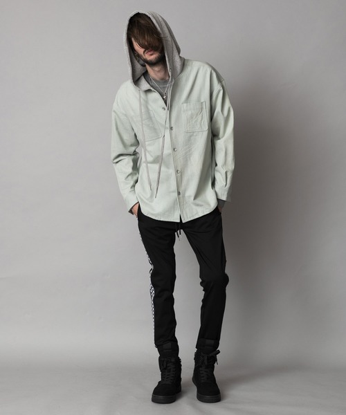 NO ID.(ノーアイディ)の「【NO ID.】Hooded Denim Big Shirt / フード 付 デニム ビッグ シャツ(シャツ/ブラウス・メンズ・ブラック/ライトブルー/インディゴブルー・ONE SIZE)」の8枚目の写真