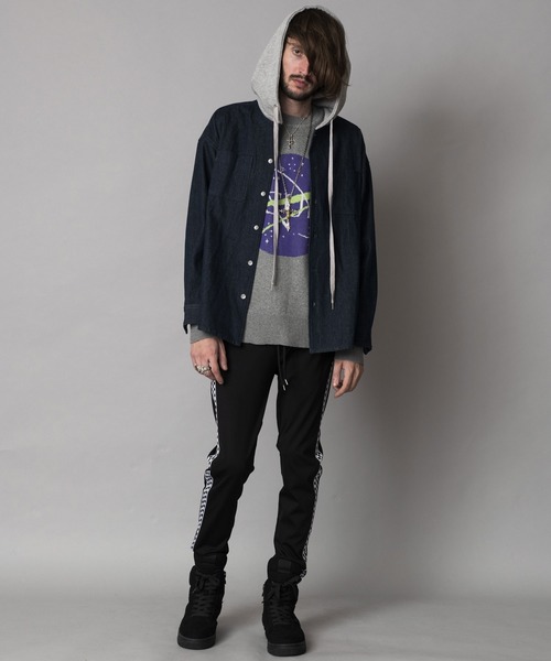 NO ID.(ノーアイディ)の「【NO ID.】Hooded Denim Big Shirt / フード 付 デニム ビッグ シャツ(シャツ/ブラウス・メンズ・ブラック/ライトブルー/インディゴブルー・ONE SIZE)」の5枚目の写真