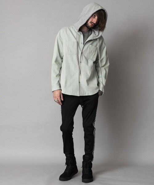 NO ID.(ノーアイディ)の「【NO ID.】Hooded Denim Big Shirt / フード 付 デニム ビッグ シャツ(シャツ/ブラウス・メンズ・ブラック/ライトブルー/インディゴブルー・ONE SIZE)」の9枚目の写真