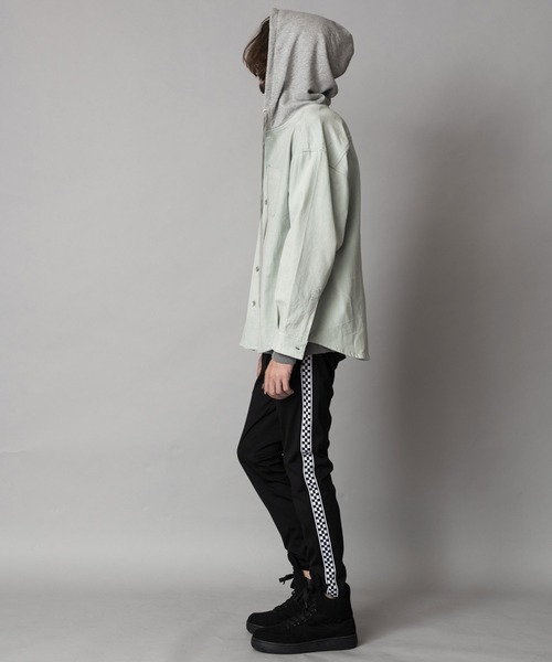NO ID.(ノーアイディ)の「【NO ID.】Hooded Denim Big Shirt / フード 付 デニム ビッグ シャツ(シャツ/ブラウス・メンズ・ブラック/ライトブルー/インディゴブルー・ONE SIZE)」の10枚目の写真