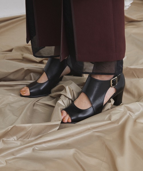 UNITED TOKYO(ユナイテッドトウキョウ)の「バックルブーツサンダル(サンダル・レディース・ブラック/ベージュ・2/1)」の3枚目の写真