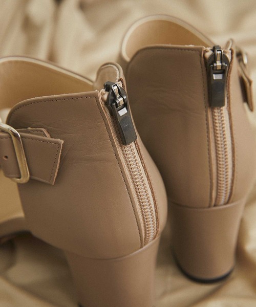 UNITED TOKYO(ユナイテッドトウキョウ)の「バックルブーツサンダル(サンダル・レディース・ブラック/ベージュ・2/1)」の8枚目の写真