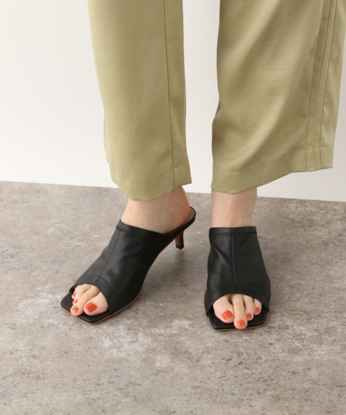 A part by（アパートバイ）の「Fレザーストレッチミュール　915599（サンダル・レディース・ホワイト/ブラック・MEDIUM/LARGE/37/38）」の5枚目の写真