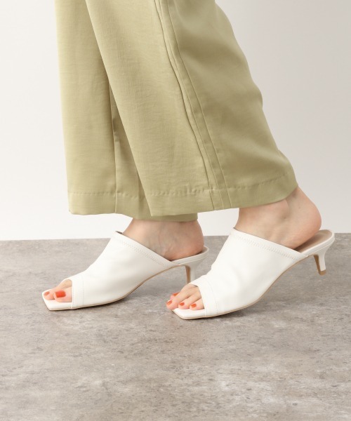 A part by（アパートバイ）の「Fレザーストレッチミュール　915599（サンダル・レディース・ホワイト/ブラック・MEDIUM/LARGE/37/38）」の6枚目の写真