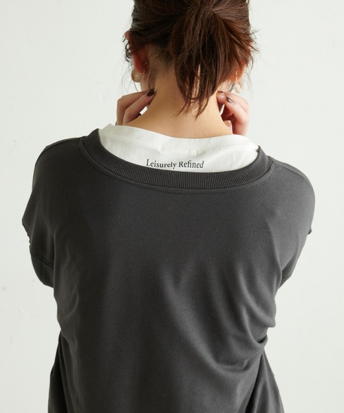 natural couture(ナチュラルクチュール)の「【WEB限定】ショート丈裏毛Tシャツレイヤードトップス(Tシャツ/カットソー・レディース・ブラック/ベージュ/ブラウン/カーキ・FREE)」の2枚目の写真