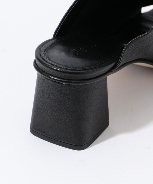 TOMORROWLAND （トゥモローランド）の「EDITION F レザー ヒールサンダル（サンダル・レディース・ブラック/ライトベージュ・36/37/38）」の7枚目の写真