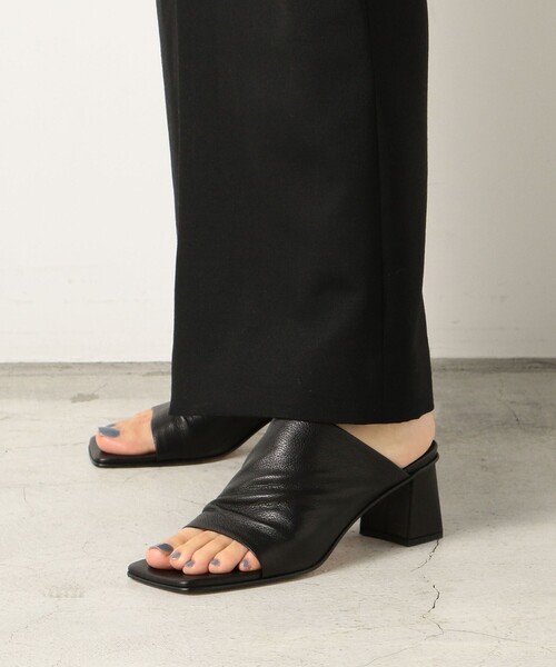 TOMORROWLAND （トゥモローランド）の「EDITION F レザー ヒールサンダル（サンダル・レディース・ブラック/ライトベージュ・36/37/38）」の9枚目の写真