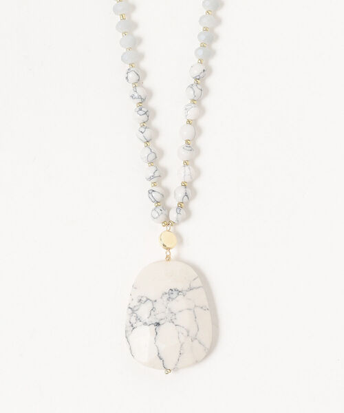 Ray BEAMS(レイビームス)の「STELLA&RUBY / ハウライト ロング ネックレス(ネックレス・レディース・ホワイト・ONE SIZE)」の3枚目の写真