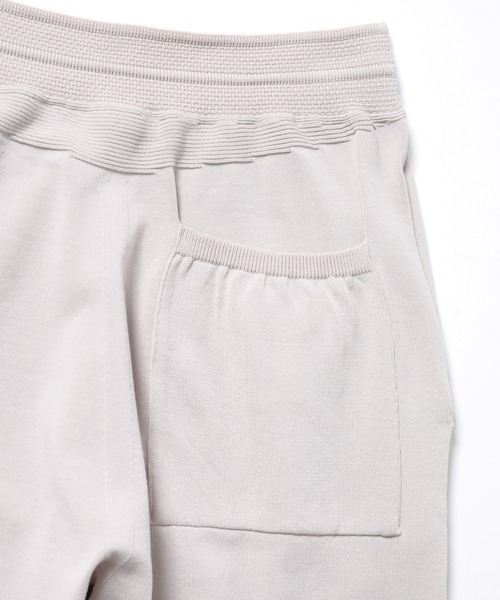 ADAM ET ROPE'(アダムエロペ)の「【ホールガーメント】無縫製 3Dニットパンツ/UNISEX(その他パンツ・メンズ・スミクロ/ライトグレー・L/M)」の10枚目の写真