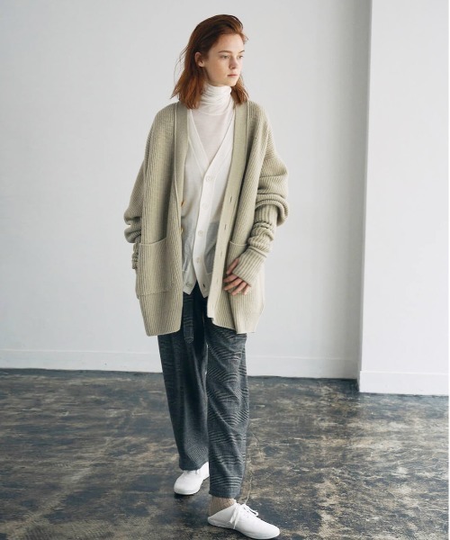 UNFIL（アンフィル）の「unfil アンフィル / blueface&cashmere oversized cardigan ブルーフェイス&カシミヤ オーバーサイズルーズカーディガン ビッグシルエット / WOFL-UW123（カーディガン/ボレロ・レディース・ダークブラウン/ベージュ系その他・1）」の16枚目の写真