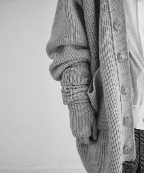 UNFIL（アンフィル）の「unfil アンフィル / blueface&cashmere oversized cardigan ブルーフェイス&カシミヤ オーバーサイズルーズカーディガン ビッグシルエット / WOFL-UW123（カーディガン/ボレロ・レディース・ダークブラウン/ベージュ系その他・1）」の3枚目の写真