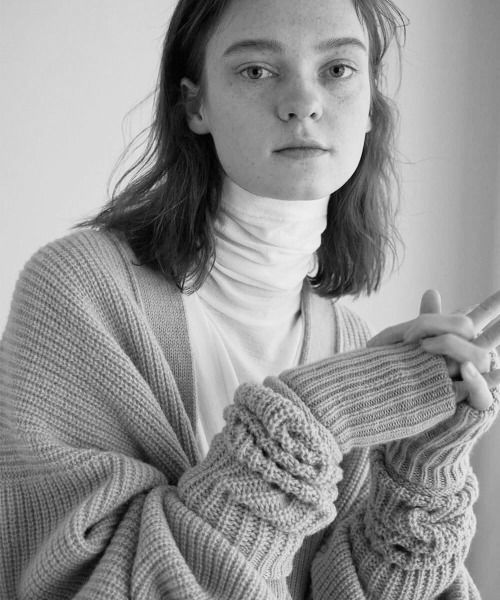 UNFIL（アンフィル）の「unfil アンフィル / blueface&cashmere oversized cardigan ブルーフェイス&カシミヤ オーバーサイズルーズカーディガン ビッグシルエット / WOFL-UW123（カーディガン/ボレロ・レディース・ダークブラウン/ベージュ系その他・1）」の6枚目の写真