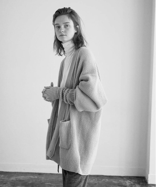 UNFIL（アンフィル）の「unfil アンフィル / blueface&cashmere oversized cardigan ブルーフェイス&カシミヤ オーバーサイズルーズカーディガン ビッグシルエット / WOFL-UW123（カーディガン/ボレロ・レディース・ダークブラウン/ベージュ系その他・1）」の8枚目の写真