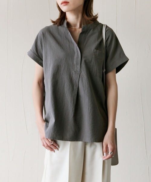 Chillfar（チルファー）の「スリットネックフレンチスリーブブラウス（シャツ/ブラウス・レディース・ベージュ/キャメル/チャコール・MEDIUM/LARGE）」の2枚目の写真