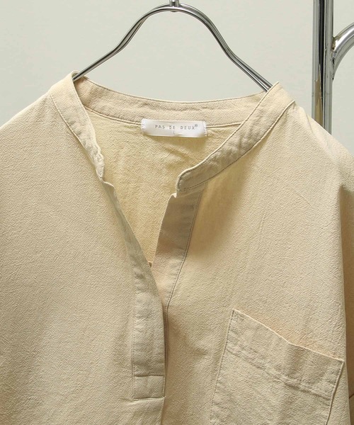 Chillfar（チルファー）の「スリットネックフレンチスリーブブラウス（シャツ/ブラウス・レディース・ベージュ/キャメル/チャコール・MEDIUM/LARGE）」の4枚目の写真