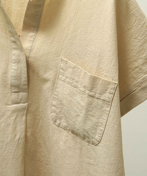 Chillfar（チルファー）の「スリットネックフレンチスリーブブラウス（シャツ/ブラウス・レディース・ベージュ/キャメル/チャコール・MEDIUM/LARGE）」の6枚目の写真