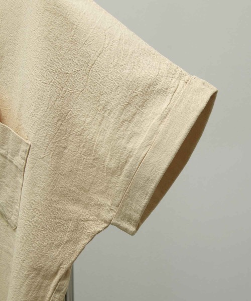 Chillfar（チルファー）の「スリットネックフレンチスリーブブラウス（シャツ/ブラウス・レディース・ベージュ/キャメル/チャコール・MEDIUM/LARGE）」の8枚目の写真