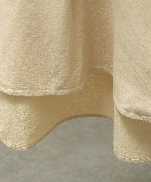 Chillfar（チルファー）の「スリットネックフレンチスリーブブラウス（シャツ/ブラウス・レディース・ベージュ/キャメル/チャコール・MEDIUM/LARGE）」の5枚目の写真