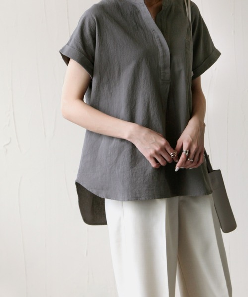 Chillfar（チルファー）の「スリットネックフレンチスリーブブラウス（シャツ/ブラウス・レディース・ベージュ/キャメル/チャコール・MEDIUM/LARGE）」の11枚目の写真