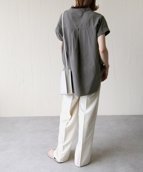 Chillfar（チルファー）の「スリットネックフレンチスリーブブラウス（シャツ/ブラウス・レディース・ベージュ/キャメル/チャコール・MEDIUM/LARGE）」の13枚目の写真