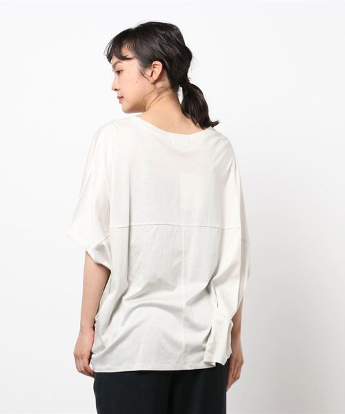 RIVE DROITE（リヴドロワ）の「シンプルながら一枚でサマになる　バルーンオーバーカットソー（Tシャツ/カットソー・レディース・ブラック/ホワイト系その他/カーキ・FREE）」の4枚目の写真