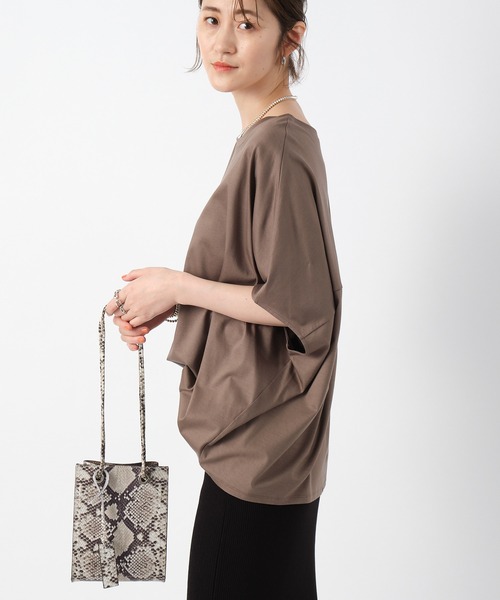 RIVE DROITE（リヴドロワ）の「シンプルながら一枚でサマになる　バルーンオーバーカットソー（Tシャツ/カットソー・レディース・ブラック/ホワイト系その他/カーキ・FREE）」の15枚目の写真