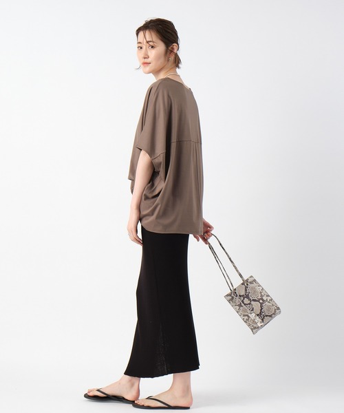 RIVE DROITE（リヴドロワ）の「シンプルながら一枚でサマになる　バルーンオーバーカットソー（Tシャツ/カットソー・レディース・ブラック/ホワイト系その他/カーキ・FREE）」の19枚目の写真