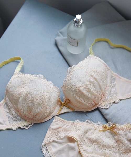 une nana cool(ウンナナクール)の「Parasol lace 3/4カップブラジャー(ブラジャー・レディース・ダークグリーン/グレー/ナチュラル/グレイッシュブルー/テラコッタ・B65/B70/C70/D70/B75/C65/C75/D65/D75/E65/E70/E75/F65/F70/F75)」の4枚目の写真