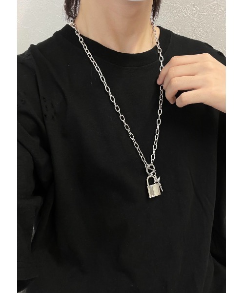 XU（エックスユー）の「【XU】cross padlock necklace（ネックレス