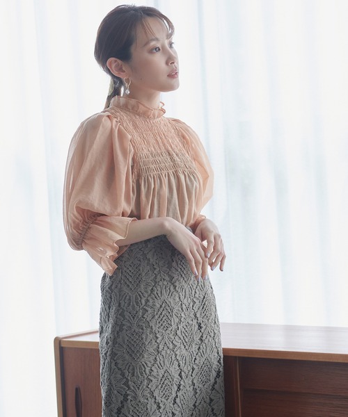 【高橋愛さんコラボ】上品な透け感で透明感をプラス。シアーブラウス