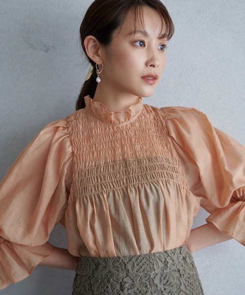 【高橋愛さんコラボ】上品な透け感で透明感をプラス。シアーブラウス