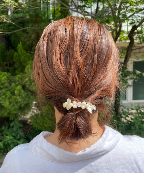 CEMONEMO（セモネモ）の「リーフモチーフ パール ビジュー ヘアピアス（バレッタ/ヘアクリップ・レディース・ゴールド・FREE）」の6枚目の写真