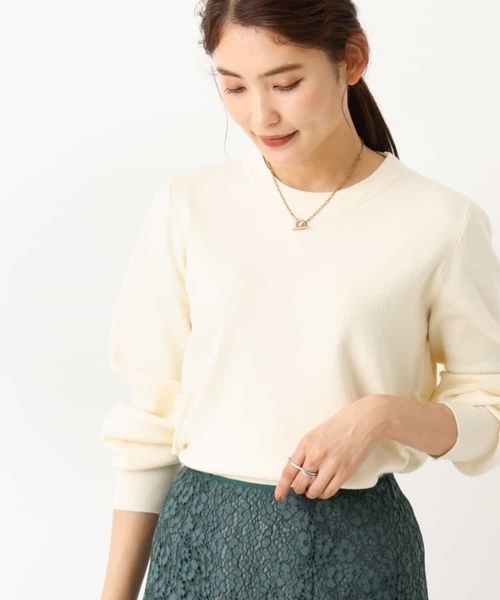 a.v.v（アーヴェヴェ）の「【洗濯機で洗える】クルーネックパフスリーブニット（ニット/セーター・レディース・ライトブルー/ブラック/アイボリー/ライトイエロー/レッド/ピンク・40/38/42/36/34）」の2枚目の写真