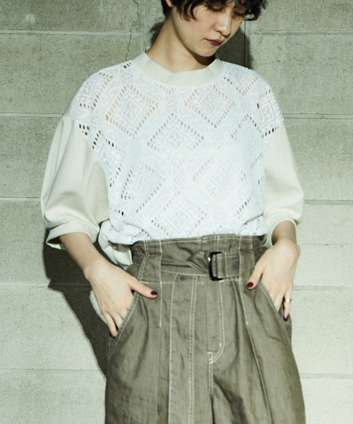 alcali(アルカリ)の「レース切替ショートトップス(Tシャツ/カットソー・レディース・キャメル/オフホワイト/ブラック・FREE)」の2枚目の写真