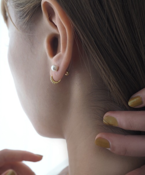 Jenny BY IMMANOEL（ジェニーバイイマノエル）の「silver925　パール付きボルトピアス　片耳（ピアス（片耳用）・レディース・シルバー/ゴールド・FREE）」の2枚目の写真