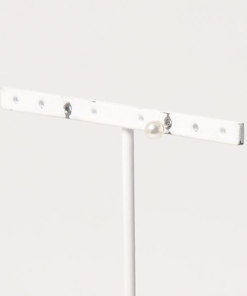 Jenny BY IMMANOEL（ジェニーバイイマノエル）の「silver925　パール付きボルトピアス　片耳（ピアス（片耳用）・レディース・シルバー/ゴールド・FREE）」の6枚目の写真