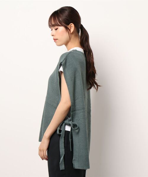 SPINNS（スピンズ）の「サイドリボン Vネック アクリルニットベスト（ベスト・レディース・ブラック/ダークグリーン/ベージュ/グレー・ONESIZE）」の5枚目の写真