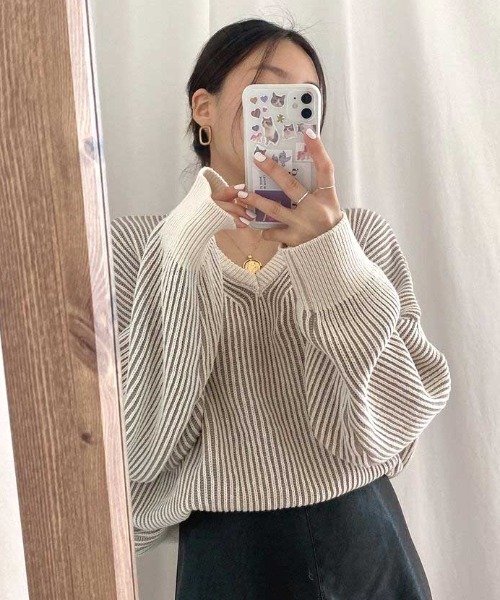 MANGROVE（マングローブ）の「Vネックオルタネイトストライプニットプルオーバー（ニット/セーター・レディース・ブラック/ベージュ・FREE）」の4枚目の写真