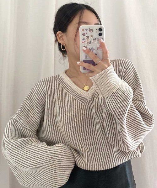 MANGROVE（マングローブ）の「Vネックオルタネイトストライプニットプルオーバー（ニット/セーター・レディース・ブラック/ベージュ・FREE）」の6枚目の写真