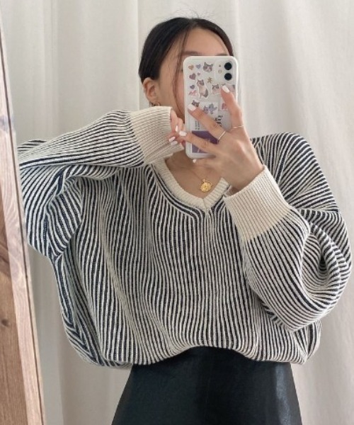 MANGROVE（マングローブ）の「Vネックオルタネイトストライプニットプルオーバー（ニット/セーター・レディース・ブラック/ベージュ・FREE）」の8枚目の写真