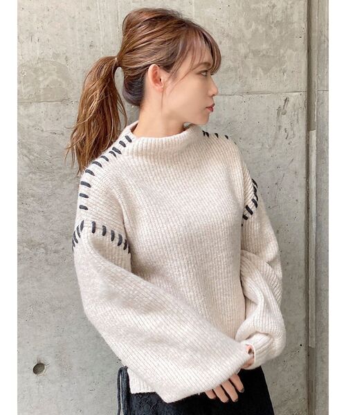 dazzlin（ダズリン）の「ハンドステッチボリュームニット（ニット/セーター・レディース・ベージュ/モカ・FREE）」の2枚目の写真