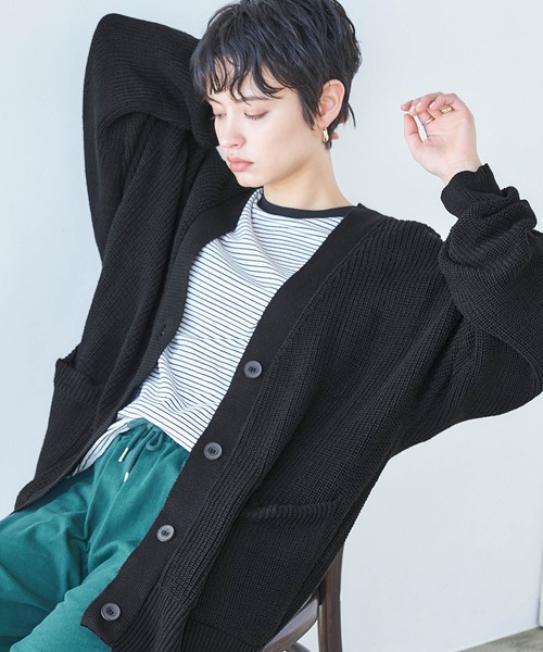 Chaco closet(チャコ クローゼット)の「片畦オーバーサイズポケット付きカーディガン(カーディガン/ボレロ・レディース・ブラック/チャコール/ライトベージュ/グリーン/パープル系・M/L)」の2枚目の写真