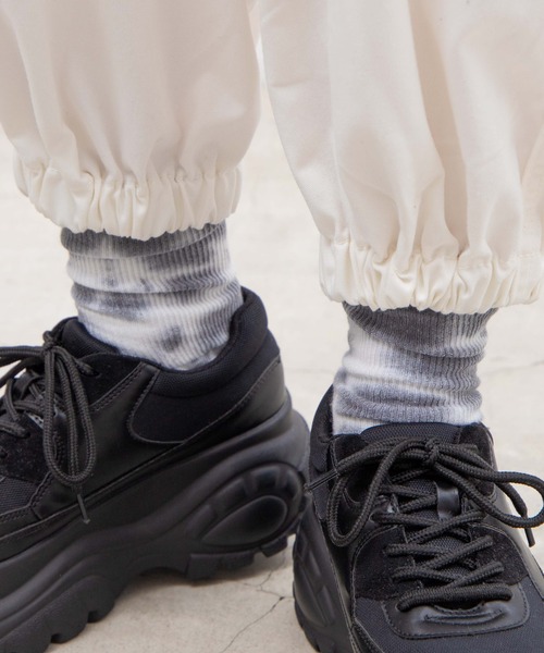 WEGO（ウィゴー）の「WEGO/タイダイリブソックス（ソックス/靴下・レディース・ブラック/パープル/サックスブルー/オレンジ/ピンク/ライム/イエロー/グリーン/ブルー・23-25cm）」の2枚目の写真