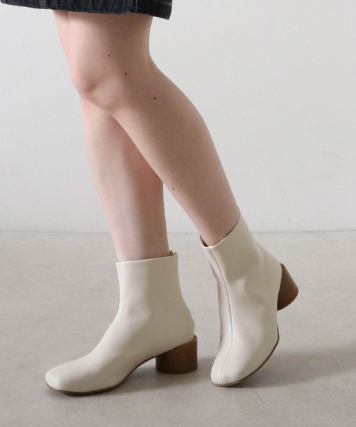 Cheek(チーク)の「ウッドヒールショートブーツ(ブーツ・レディース・ブラック/オフホワイト・SMALL/MEDIUM/LARGE)」の2枚目の写真