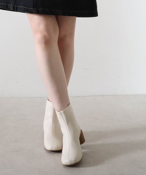 Cheek(チーク)の「ウッドヒールショートブーツ(ブーツ・レディース・ブラック/オフホワイト・SMALL/MEDIUM/LARGE)」の12枚目の写真