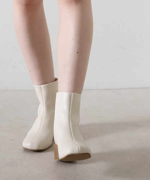 Cheek(チーク)の「ウッドヒールショートブーツ(ブーツ・レディース・ブラック/オフホワイト・SMALL/MEDIUM/LARGE)」の15枚目の写真