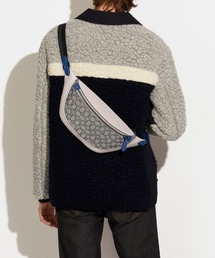 COACH（コーチ）の「リーグ ベルト バッグ シグネチャー ジャカード