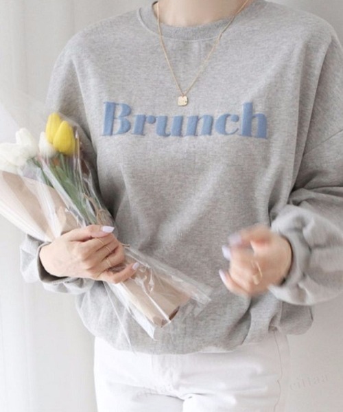 Dalfwin(ダールフィン)の「Brunchカラーロゴオーバーサイズスウェット(スウェット・レディース・ネイビー/ホワイト/グレー・FREE)」の2枚目の写真